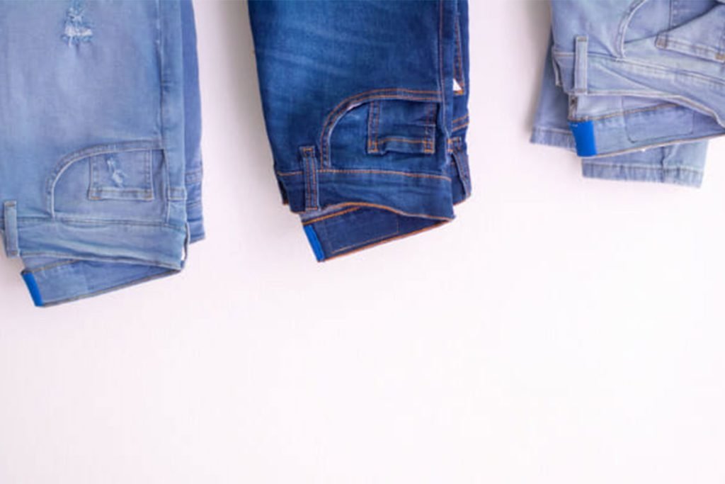 8 Best And Easy Ways To Shrink Jeans