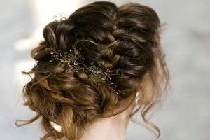 Read more about the article 11 New Bridal Hairstyles To Try Today