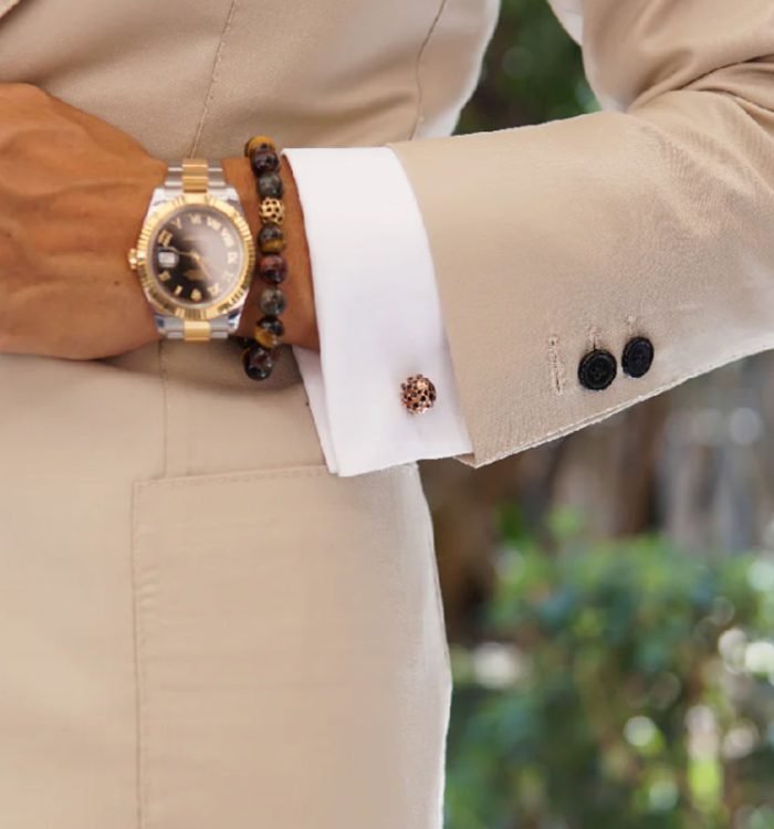 How To Wear Cufflinks With Shirts Correctly?